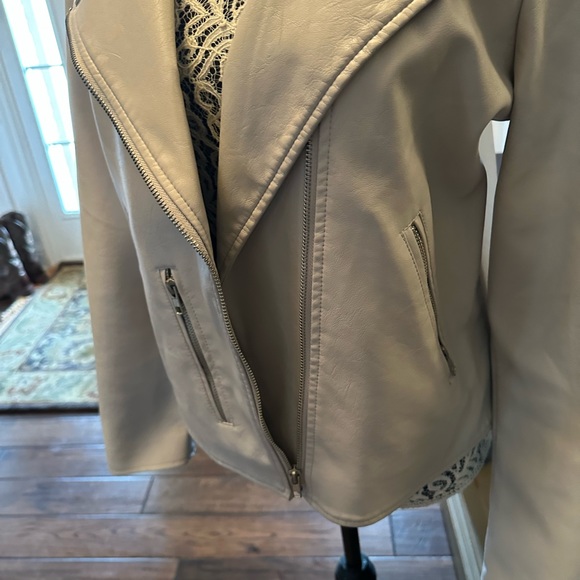 Leather Jacket - Picture 5 of 8